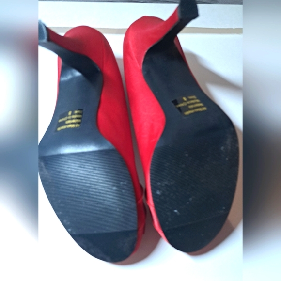 VIBRANT CHARLOTTE RUSSE RED LINED SHOES. SIZE 8 US. RED BOE WITH RHINESTONES. - Picture 5 of 10